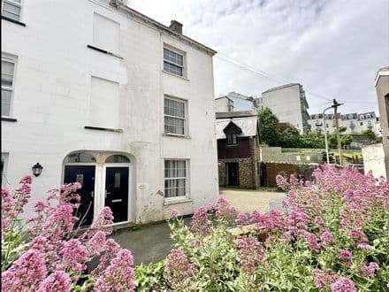 Spacious semi-detached family home in the sea front area of the town