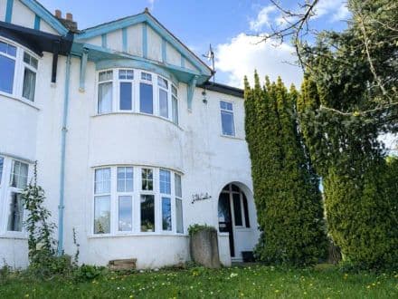 1 The Garth, Launceston, PL15 9ET
