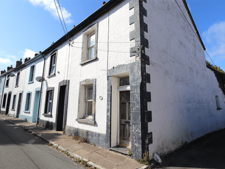 TWO BEDROOM END OF TERRACEREQUIRES FULL MODERNISATION PERIOD PROPERTY IN BIDEFORD